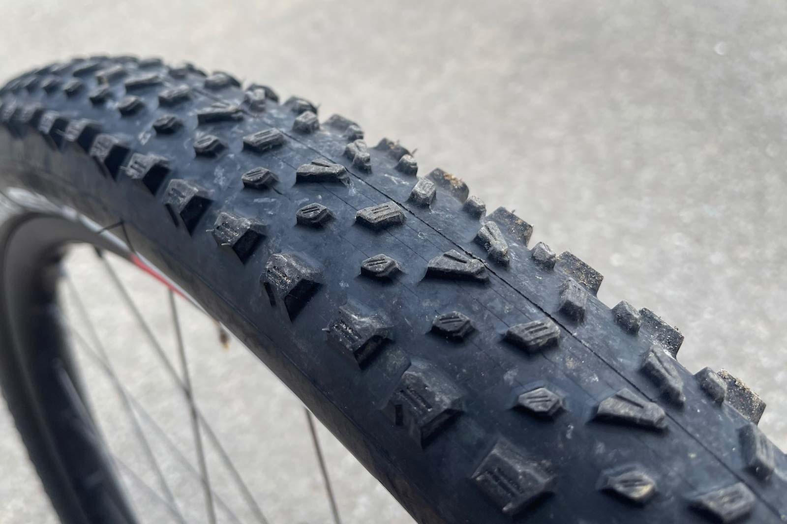 vittoria syerra tread pattern leading edge steps