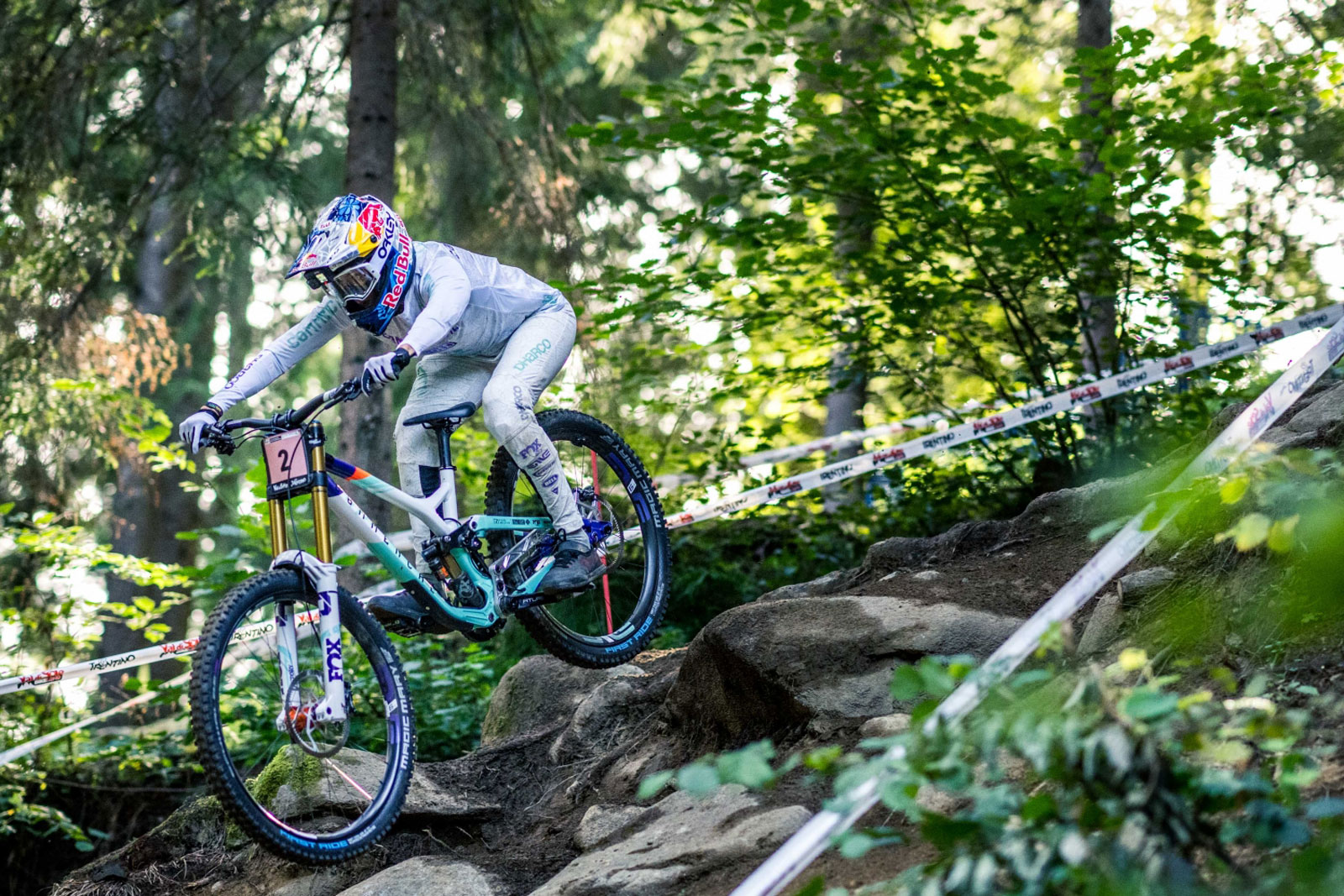 myriam nicole prototype commencal downhill bike flating brake caliper minimizing brake jack