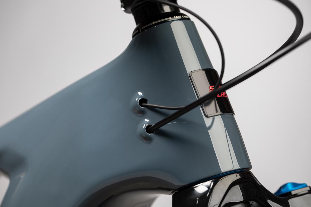 2022 Santa Cruz Heckler internal cable routing