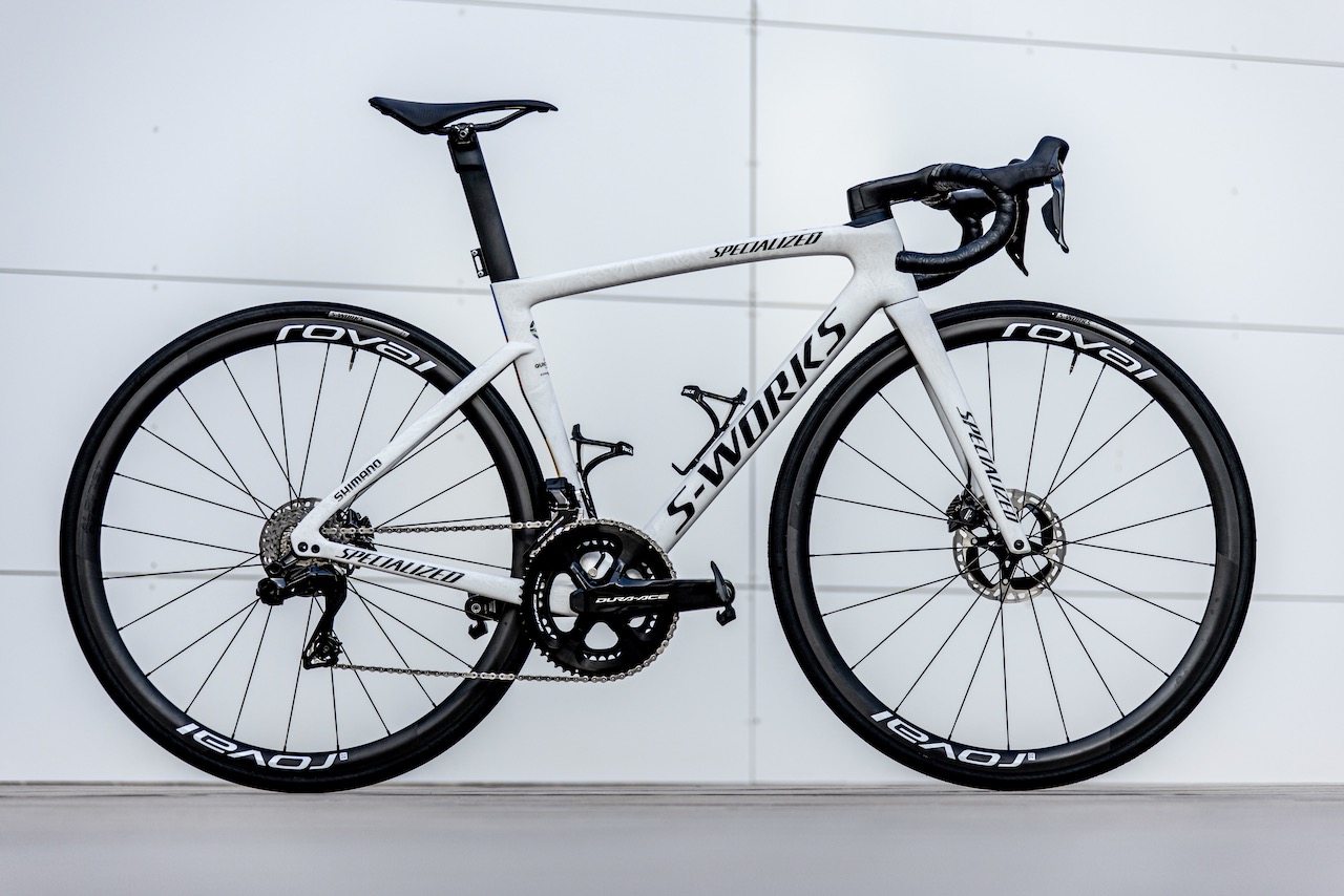 Julian Alaphilippe's 2022 Specialized Tarmac SL7 full bike crop
