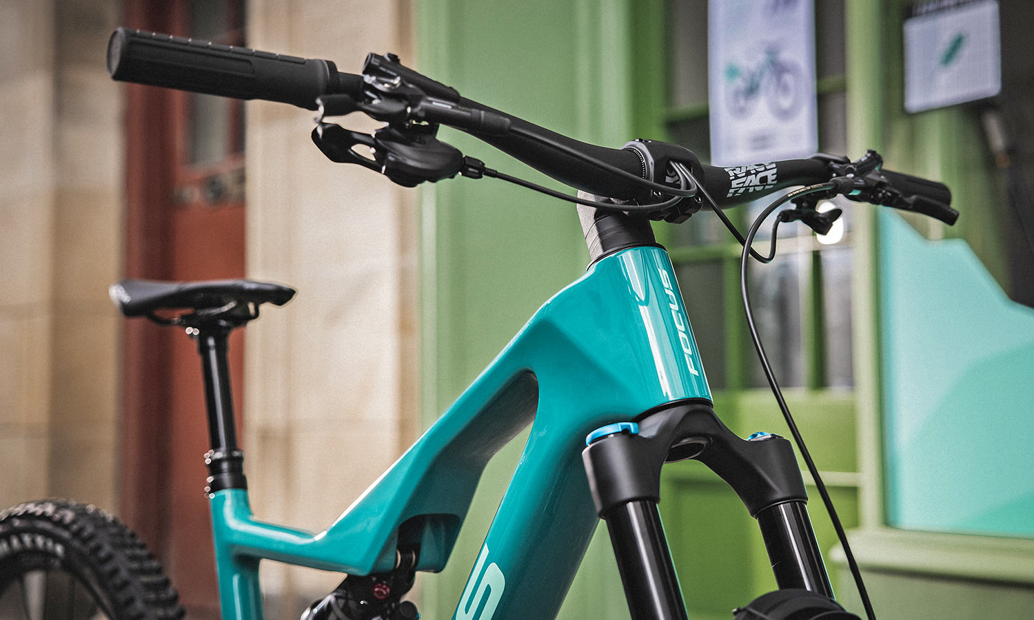 2022 Focus JAM Carbon all-mountain bike, internal routing