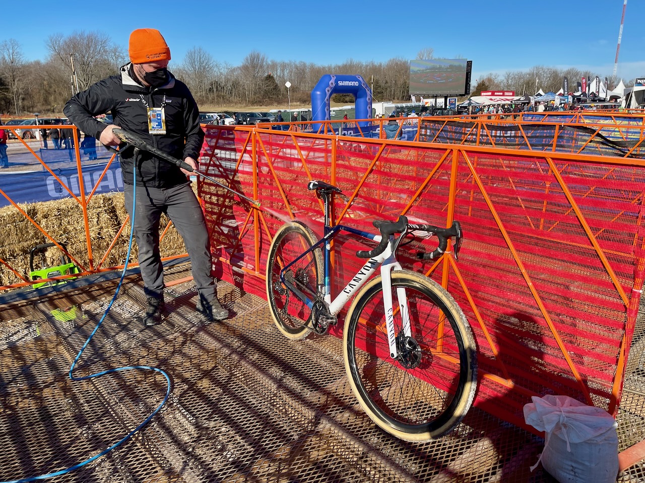 Vittoria Dugast Dutch National Team in action spraying
