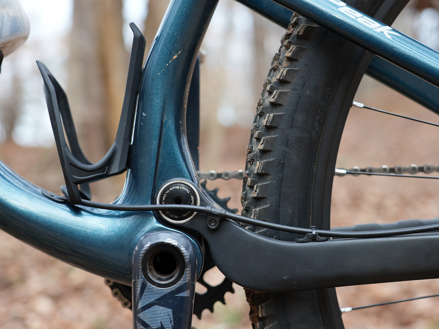 closeup details of fezzari signal peak 2 xc trail mountain bike lower linkage