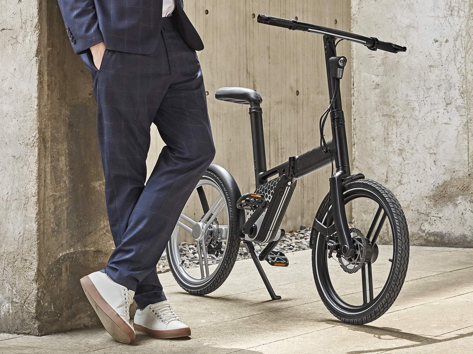 HONBIKE Pro HF01 integrated shaft-drive folding commuter e-bike, angled detail