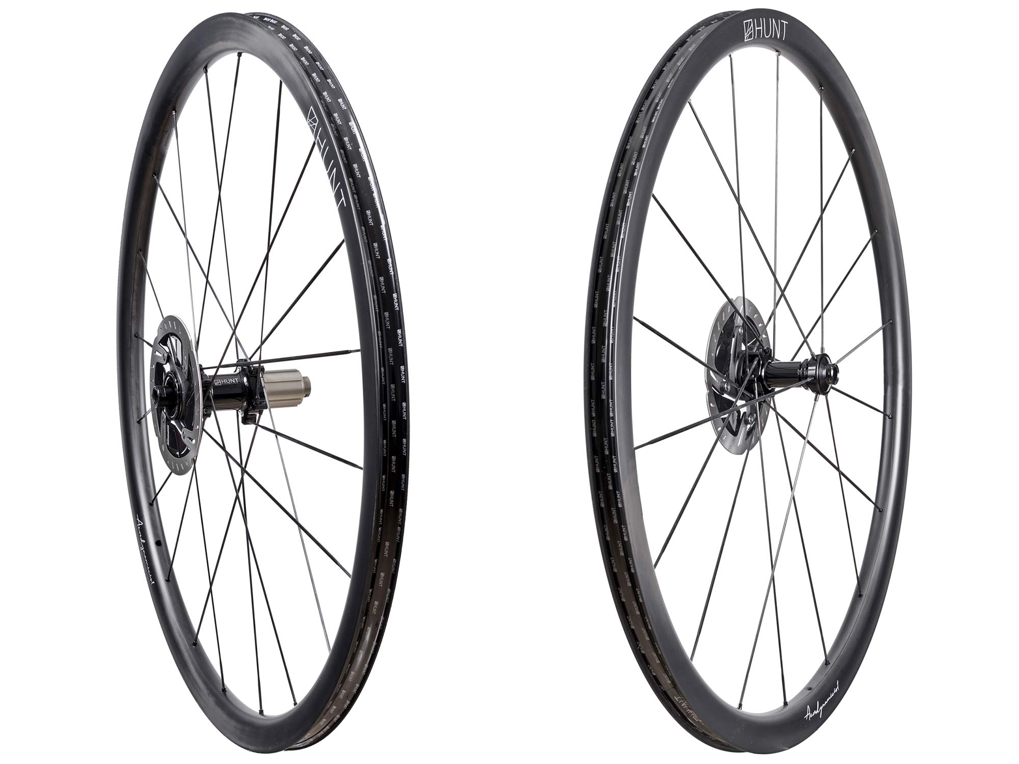 Hunt 32 Aerodynamicist UD Carbon Spoke Disc road bike wheels, photo by Dominique Powers, wheelset