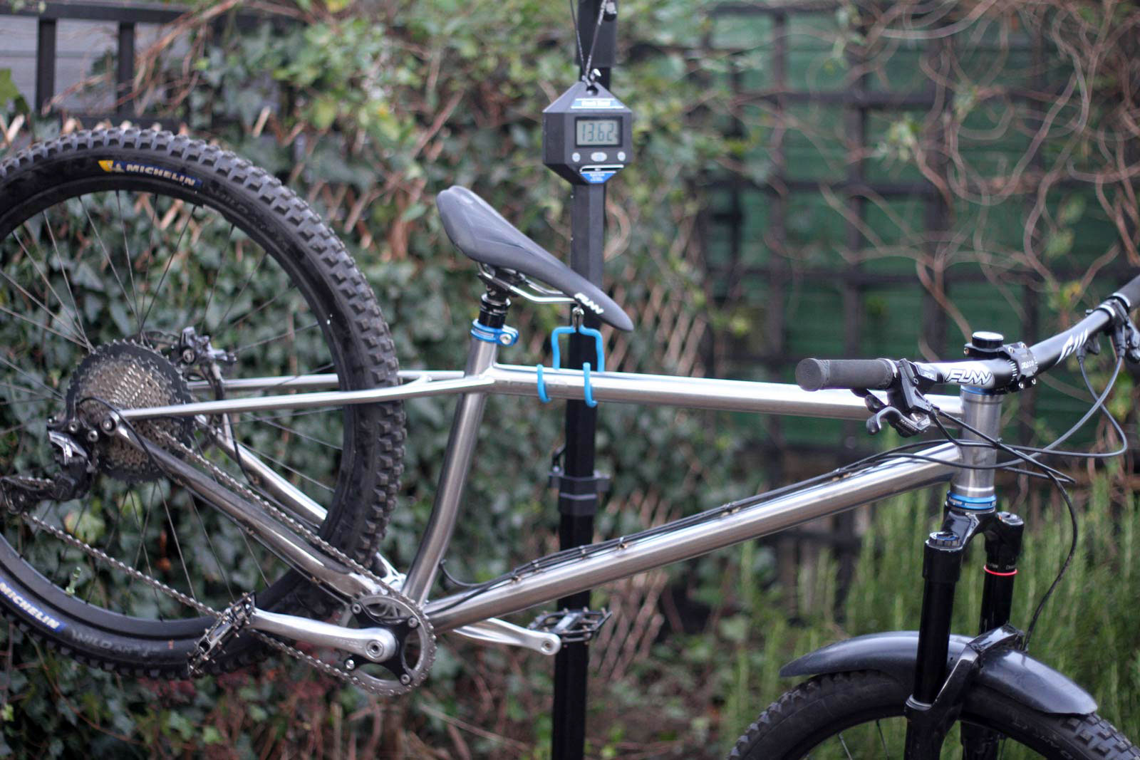 starling roost medium complete bike actual weight on park tool scales