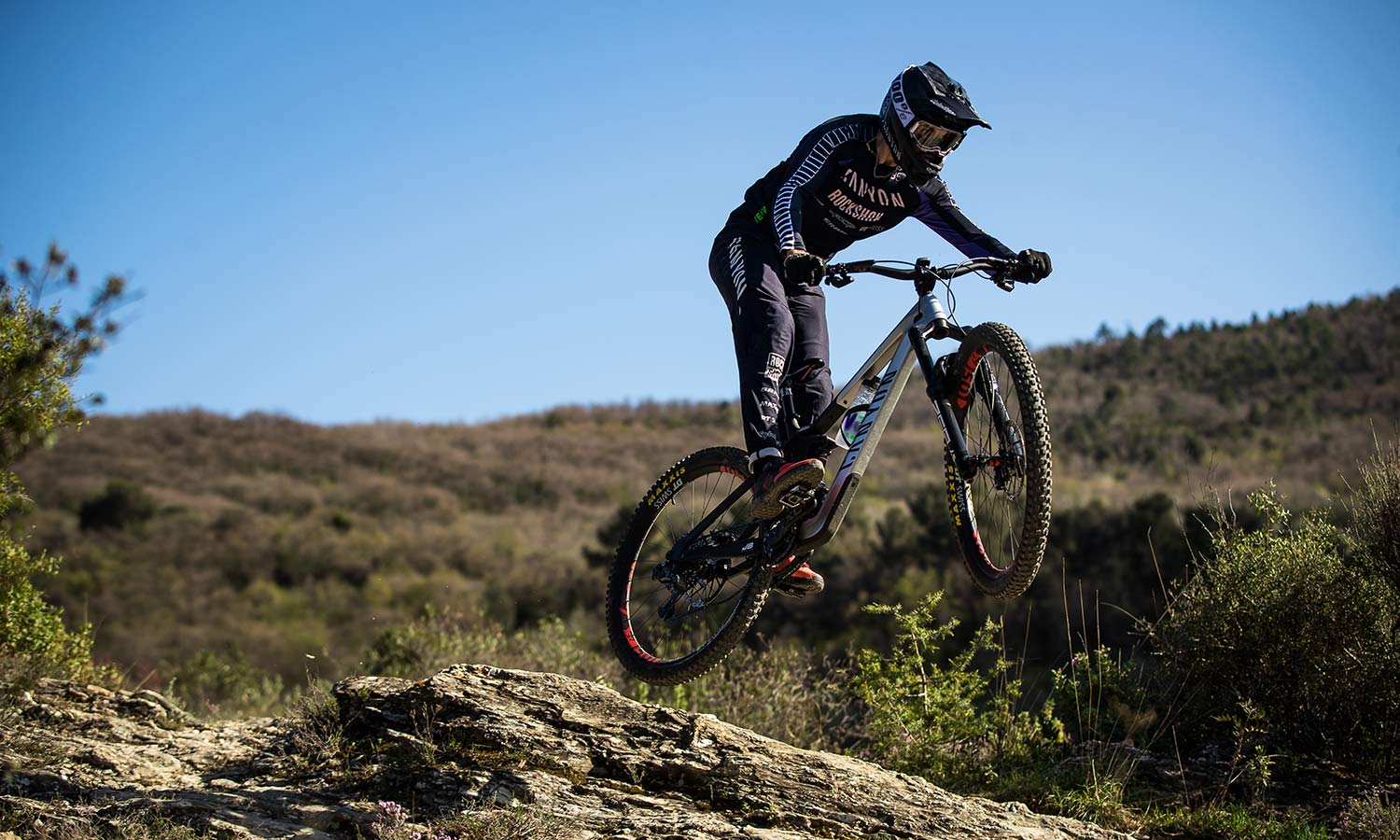 2022 Canyon Strive CFR carbon 29er enduro race mountain bike, photo by Boris Beyer,airborne