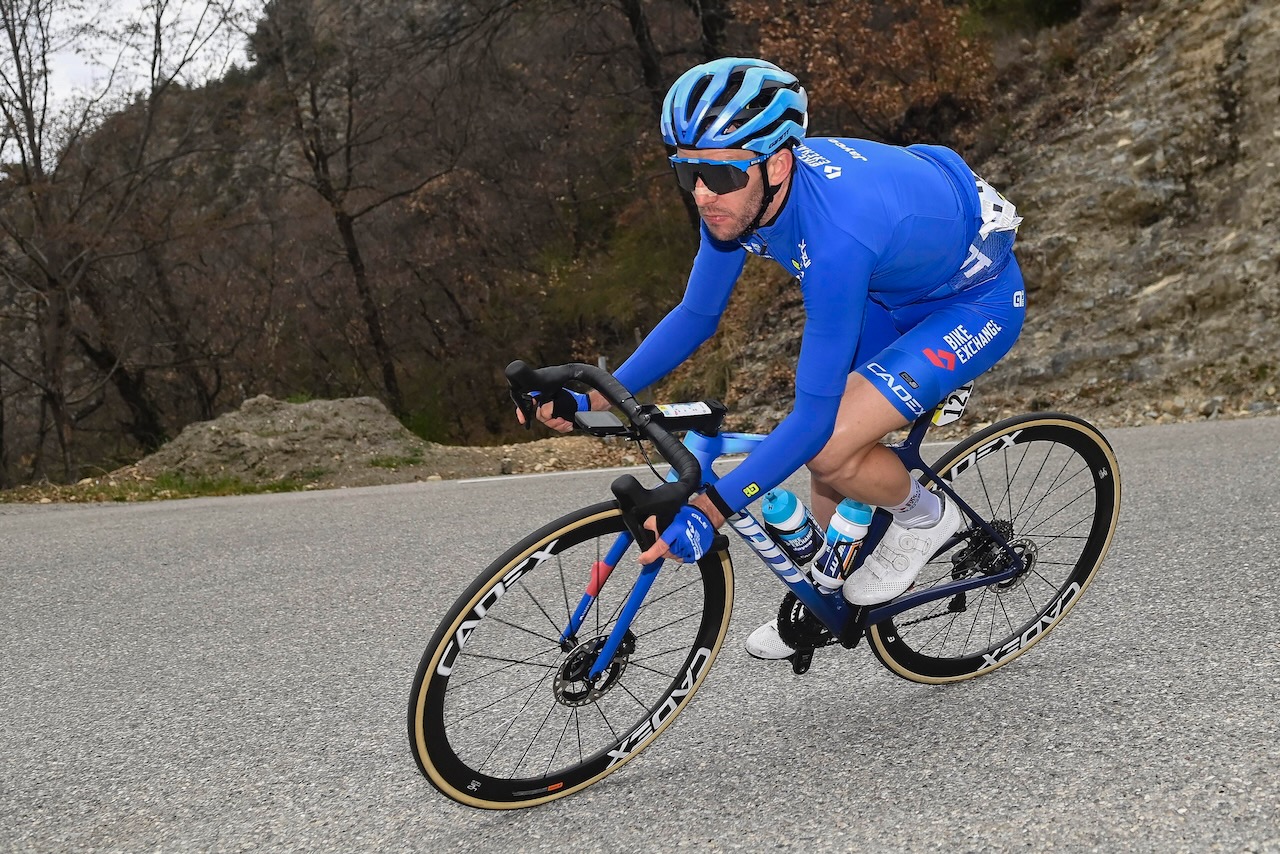Giant-Surge-Pro-Road-shoe-ExoBeam-Yates-riding