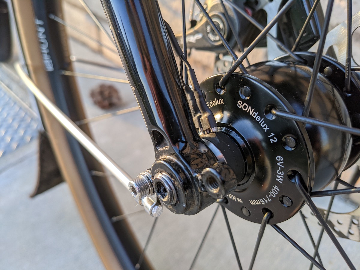 MASON X HUNT wheelset's SON 28 dynamo front hub