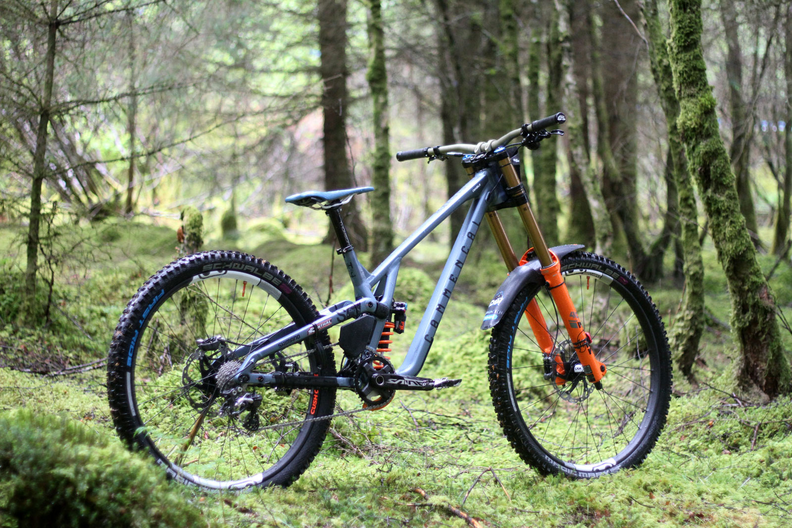 camille balanche commencal supreme dh bike check 2022 fort william world cup dh