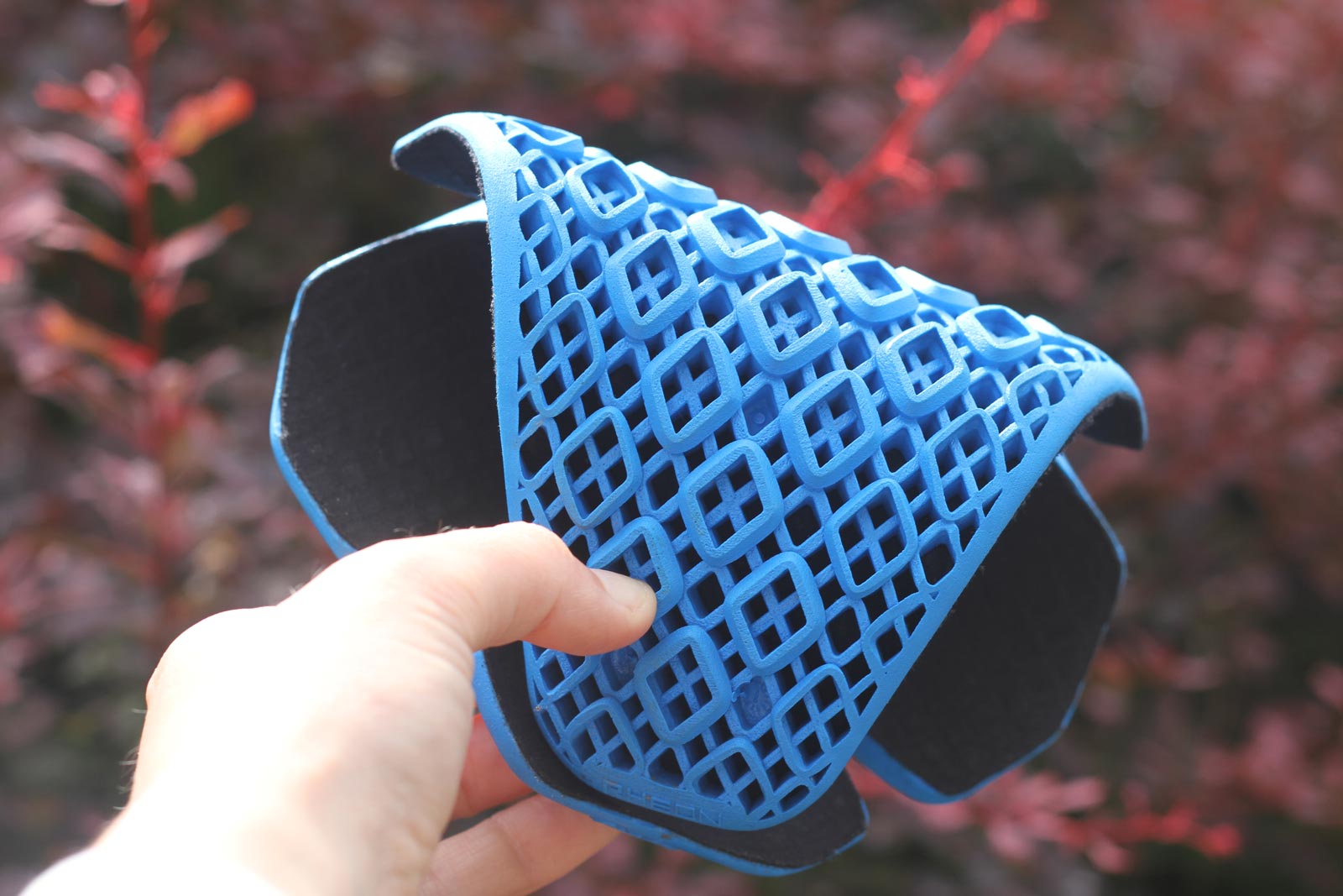 rapha knee pad review rheon polymer pad super flexible
