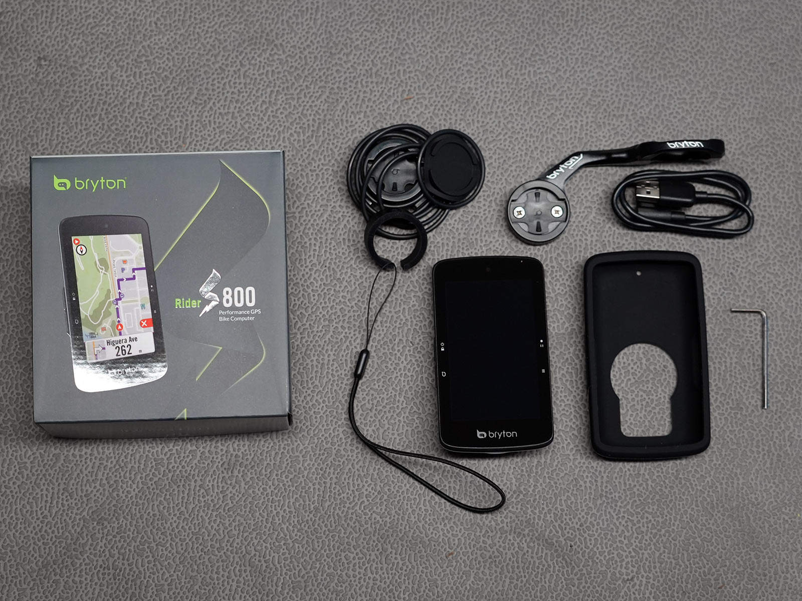 bryton S800 gps cycling computer box contents