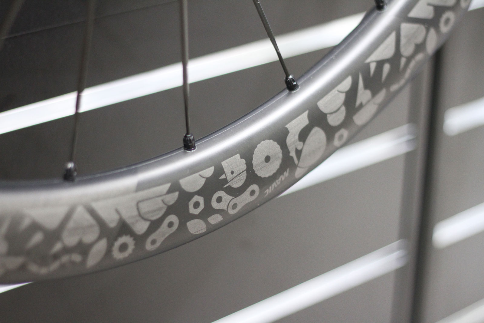 Mavis show Cosmic SLR LTD Road Wheels with Jerôme Masi Rim Print