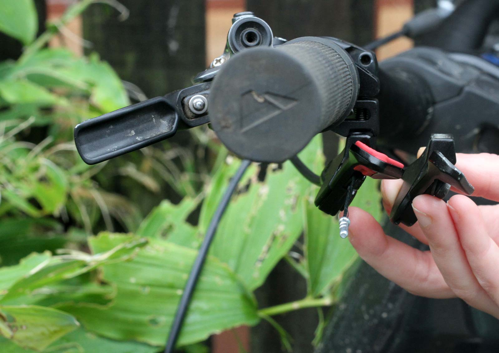 oneup v2 versus v3 dropper remote lever angle