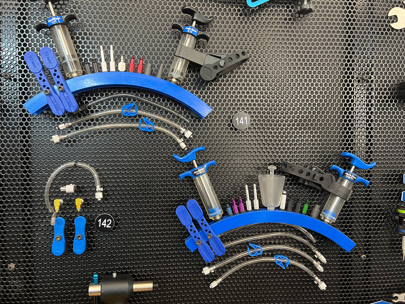 new park tool brake bleed adapter kits to fit campagnolo disc brakes, trickstuff, and sram db8 mineral oil
