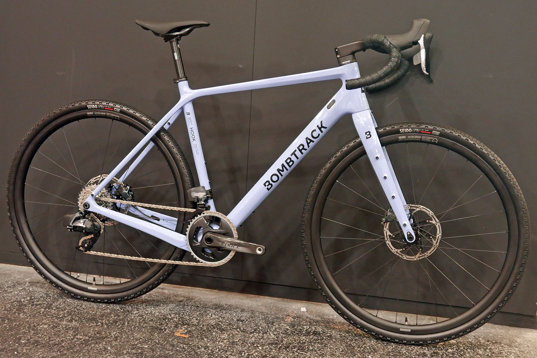 Bombtrack Hook EXT C carbon modern integrated gravel bike