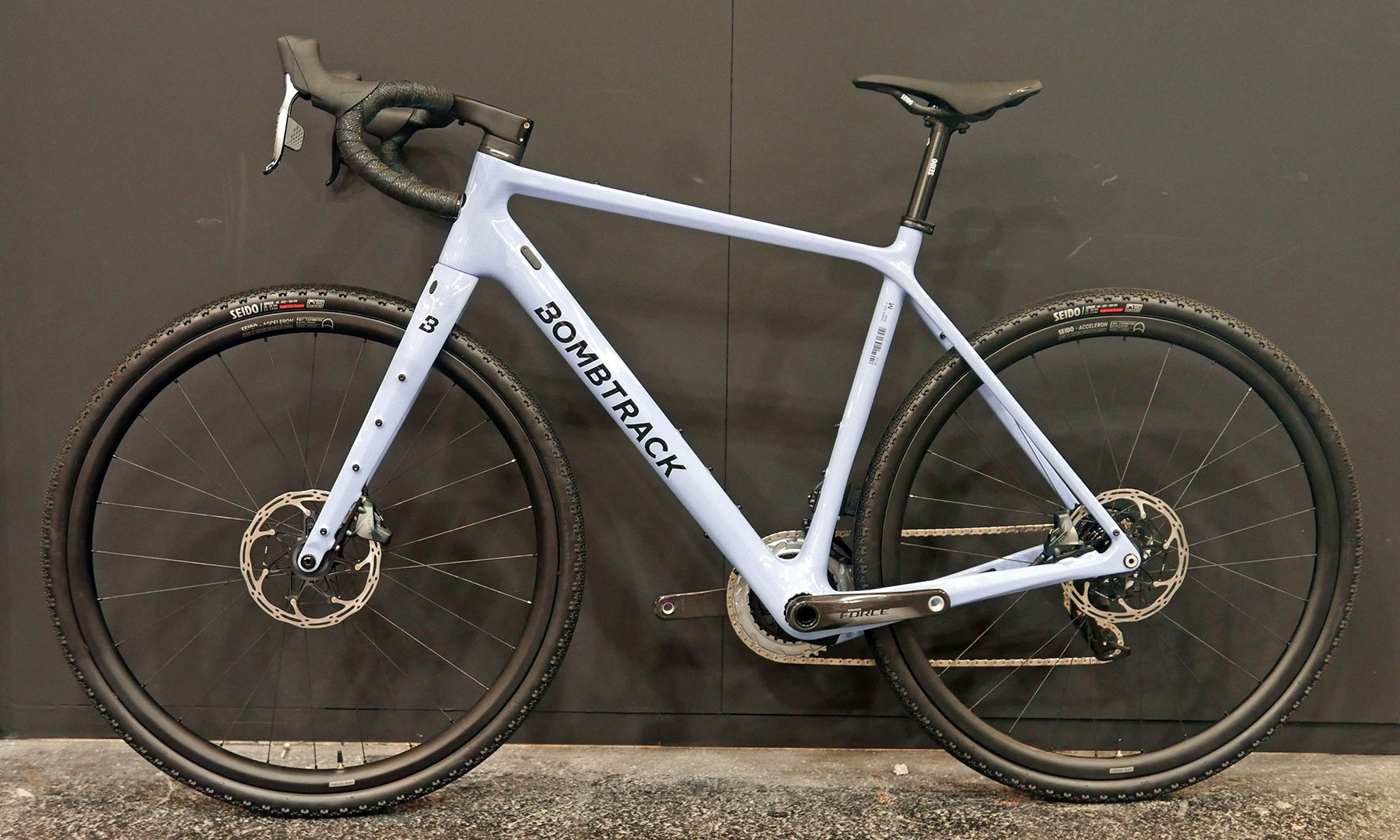 Bombtrack Hook EXT C carbon modern integrated gravel bike, non-driveside