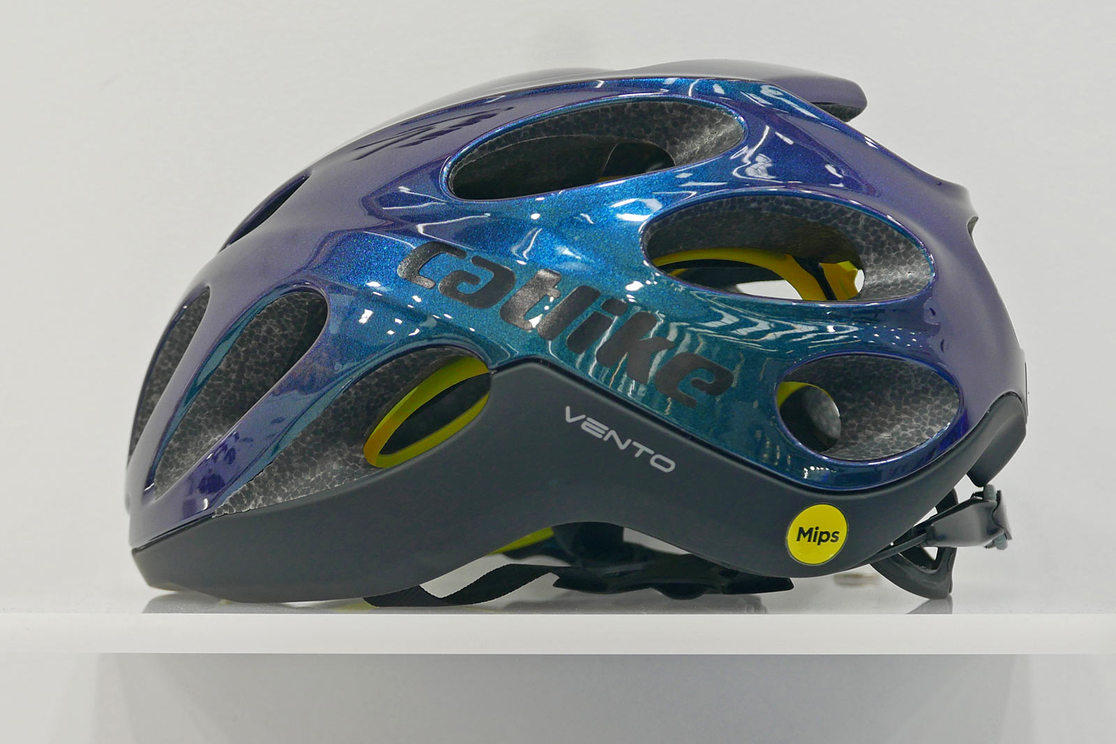 Catlike Vento MIPS aero road bike helmet