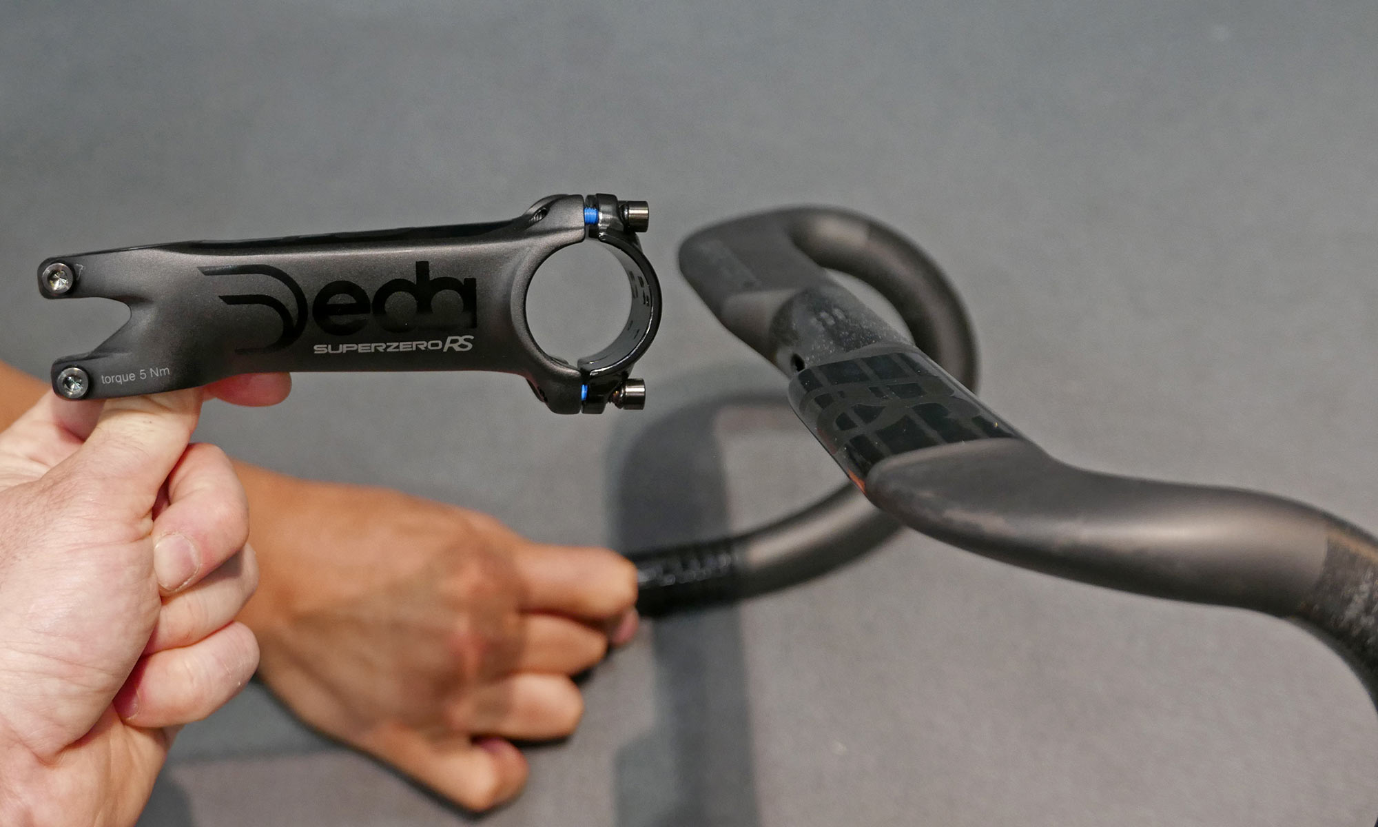 Deda Superzero RS aero carbon handlebar and stem