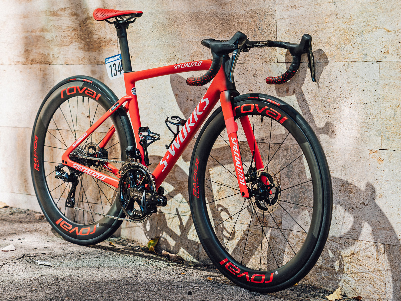 Remco Evenepoel Vuelta red Specialized S-Works Tarmac SL7 angled