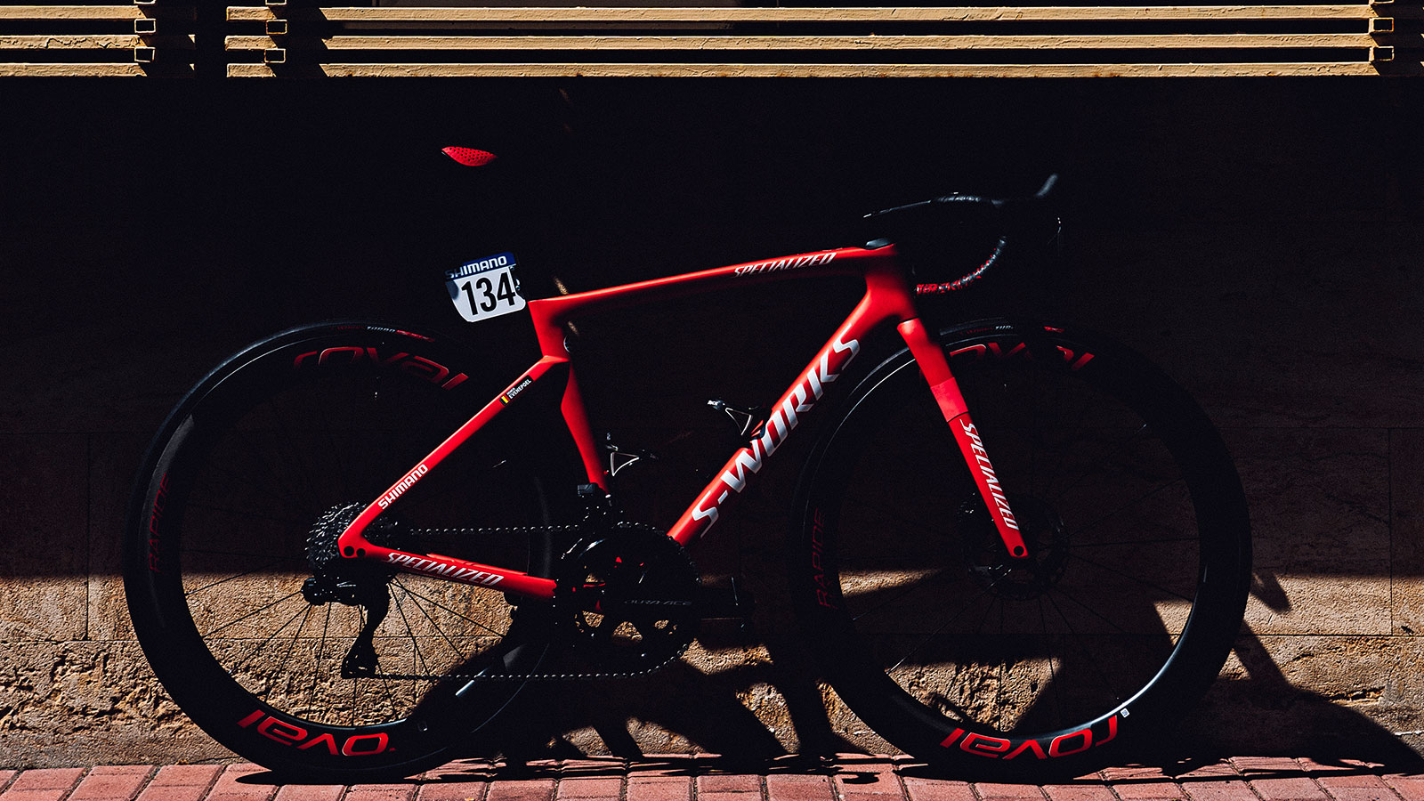Remco Evenepoel 2022 Vuelta winner, custom Specialized S-Works Tarmac SL7 dark