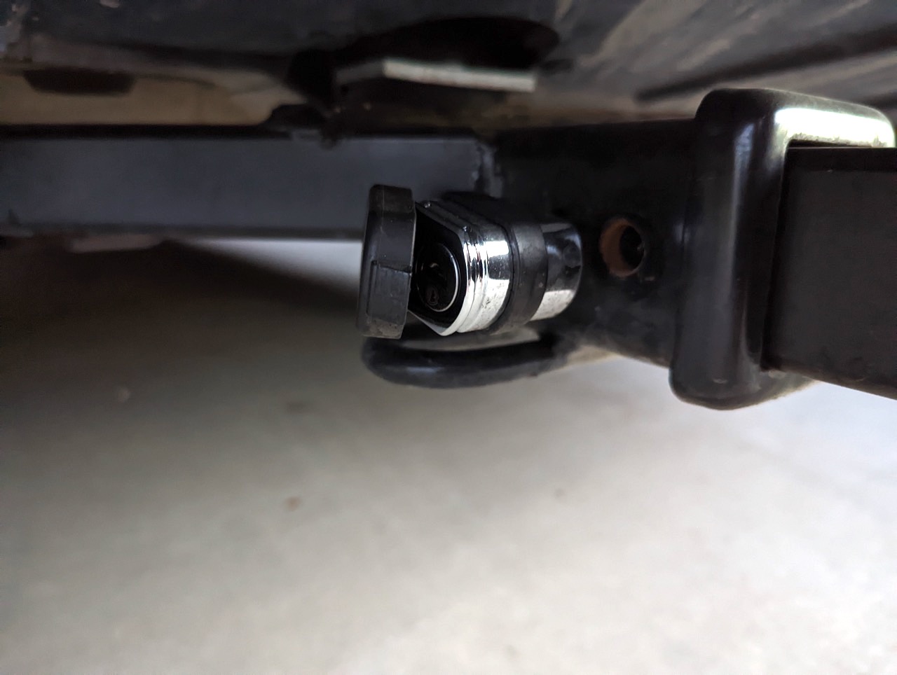 Rocky Mounts Guide Rail locking hitch pin