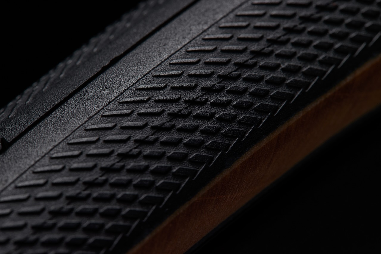 Specialized Turbo RapidAir Tires tread close up side
