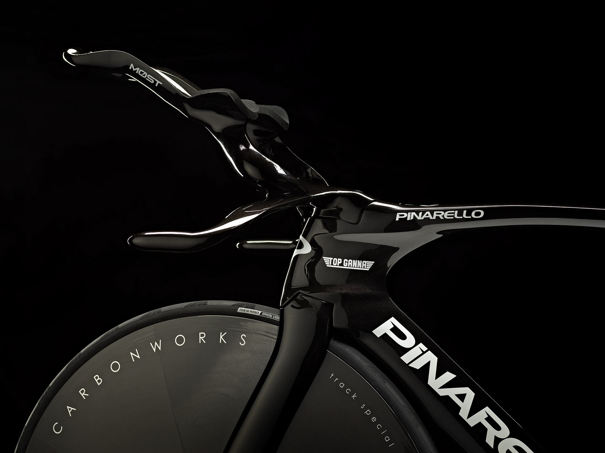 Pinarello Bolide F 3D-printed Scalmalloy alloy Hour Record track bike, Top Ganna cockpit