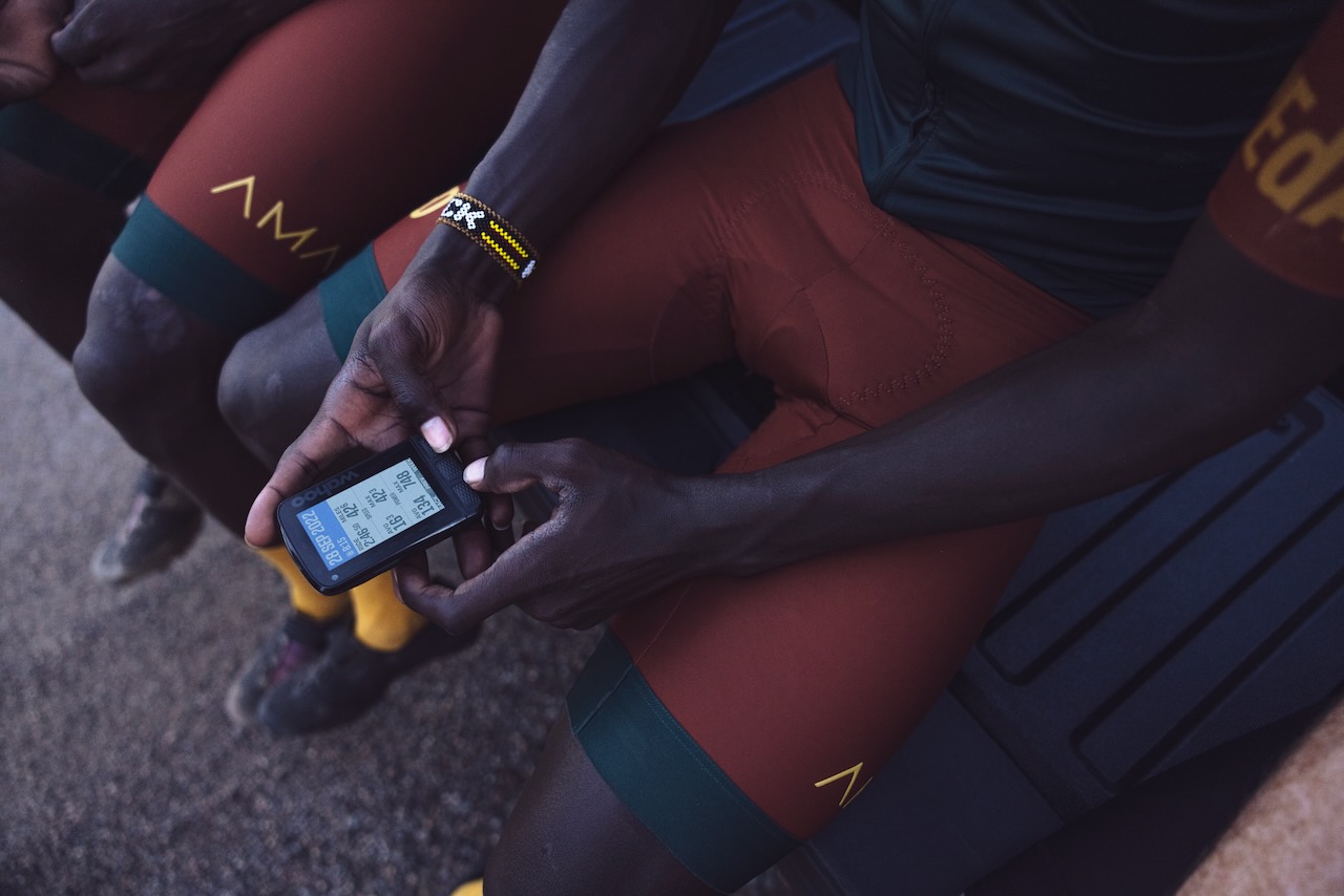 Wahoo Elemnt Roam in hand