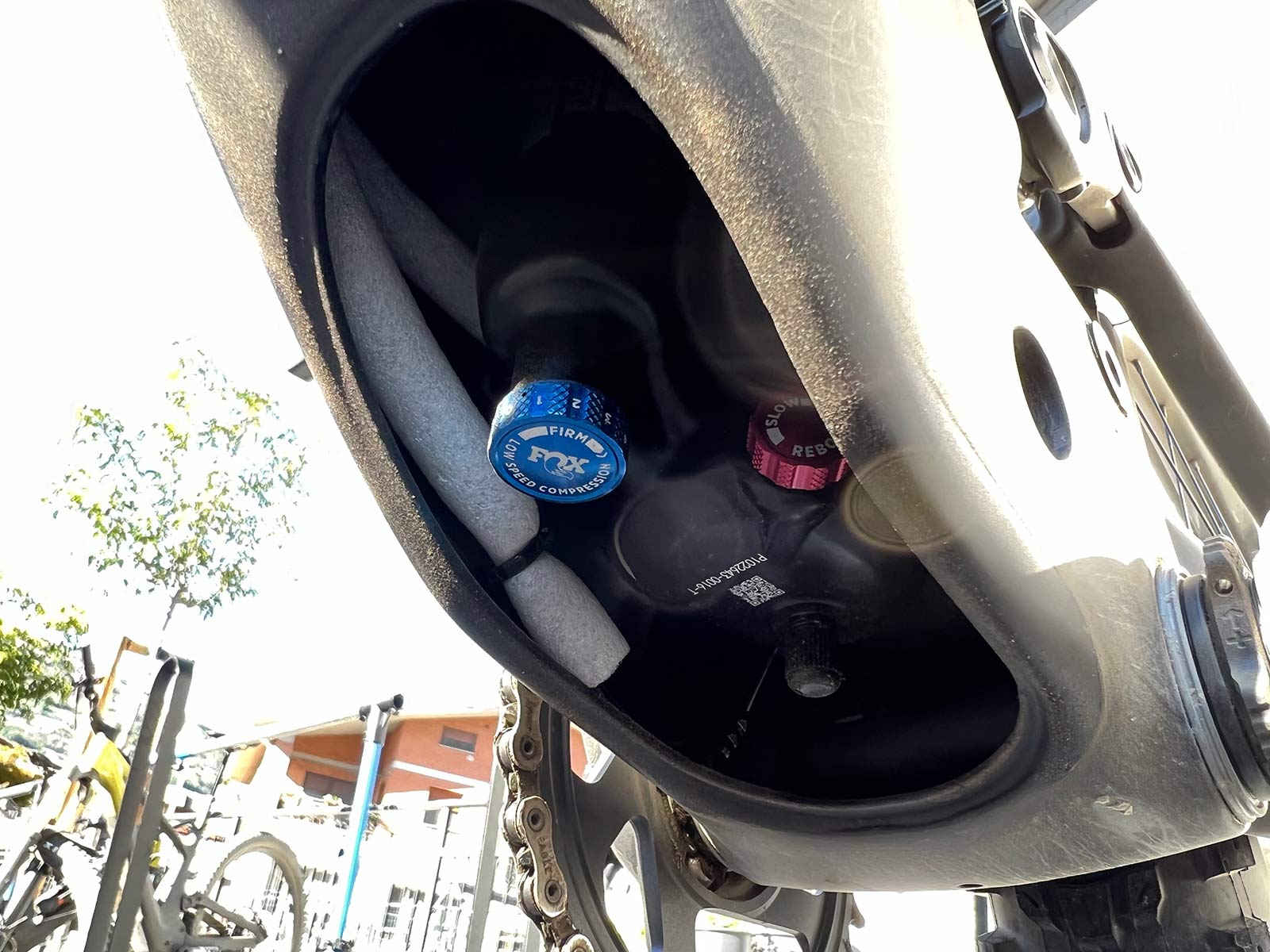 closeup of rear shock adjustment dials inside a 2023 scott genius frame