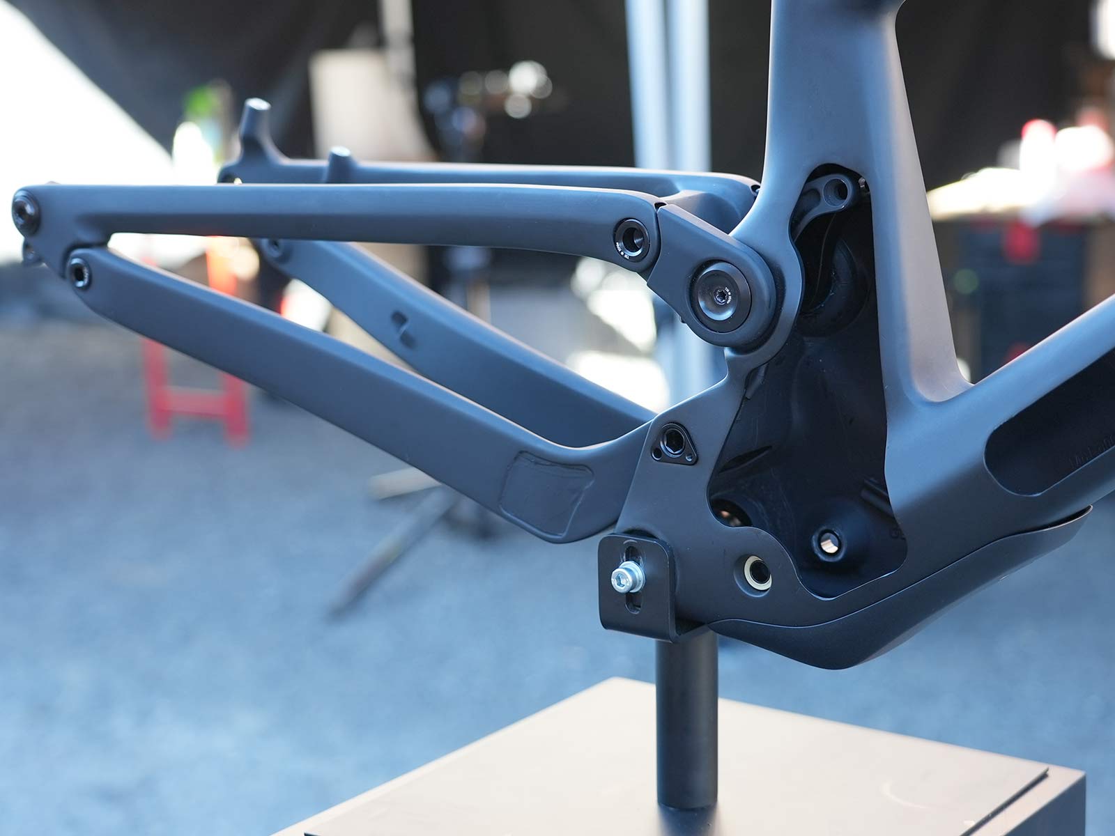 internal cutaway view of 2023 scott genius carbon frame showing where rear shock is placed