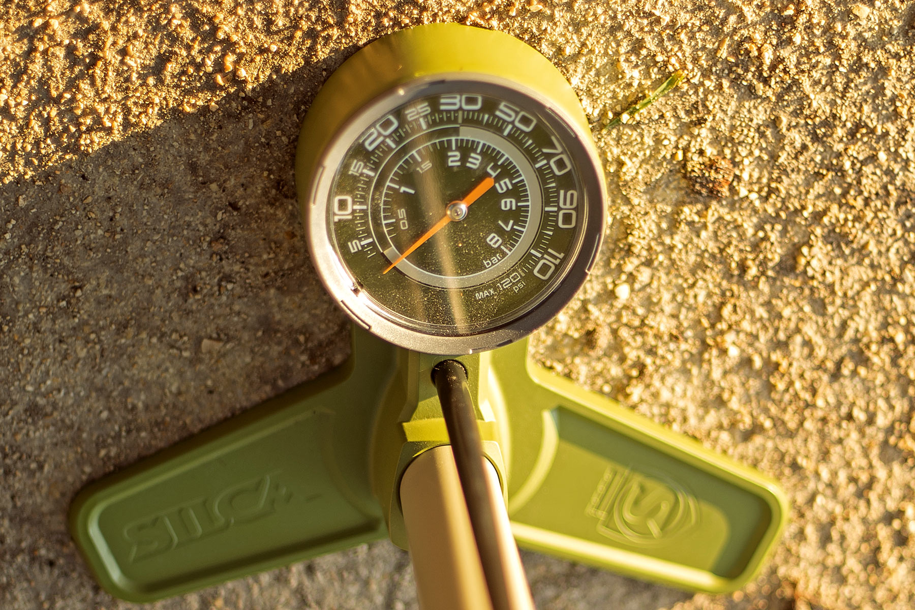 Silca Terra MTB floor pump now does high-pressure, guage detail