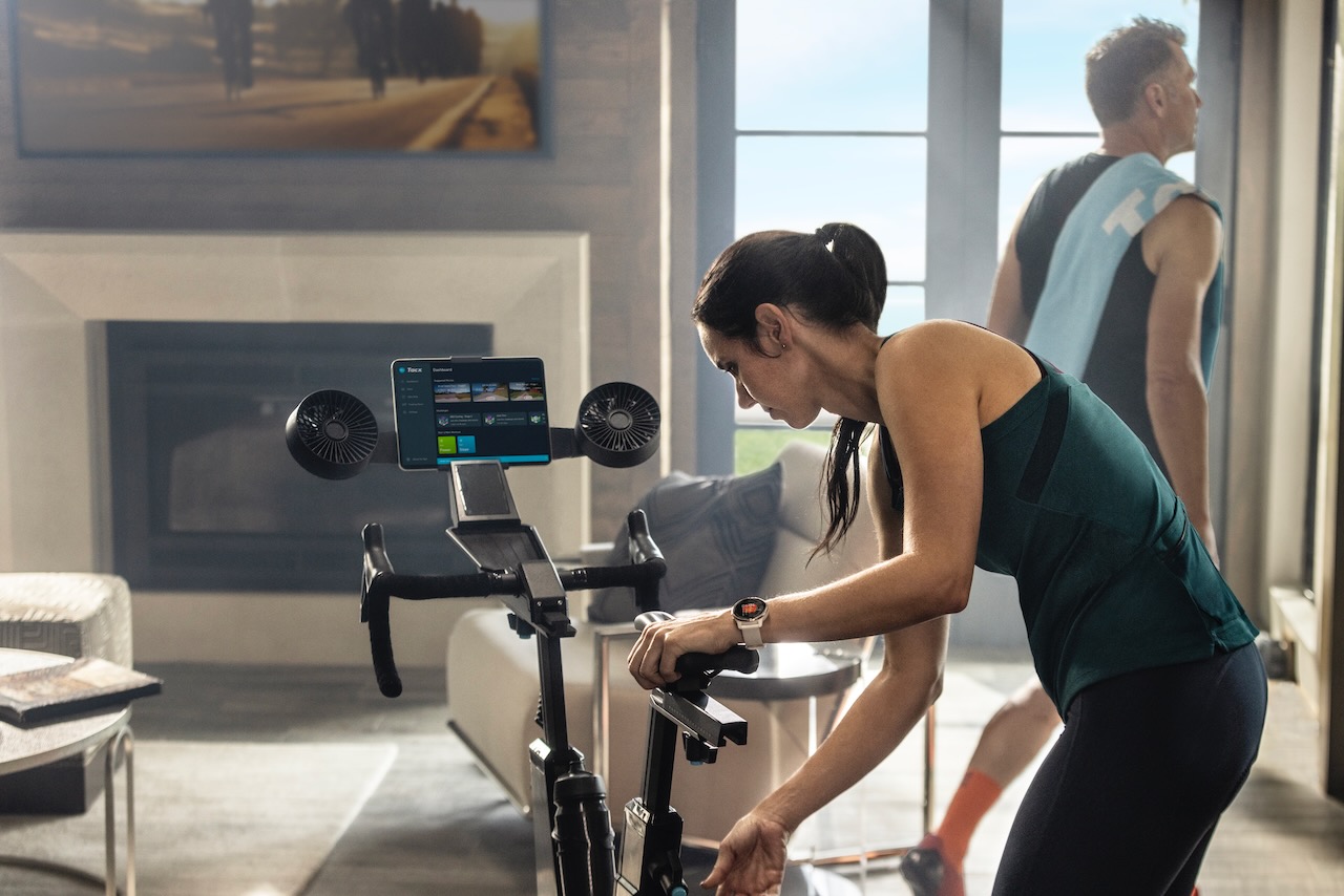 Tacx-NEO-Bike-Plus-adjustment-.