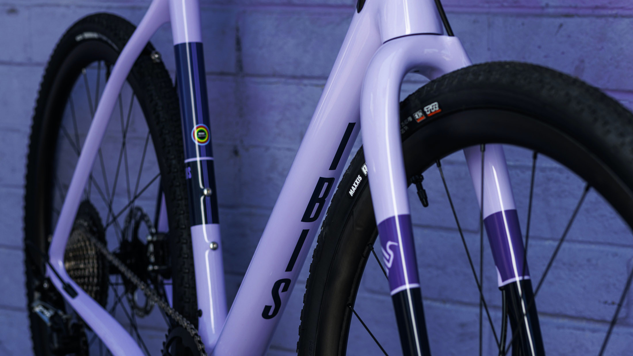 a detail of the the ibis hakka mx in purple