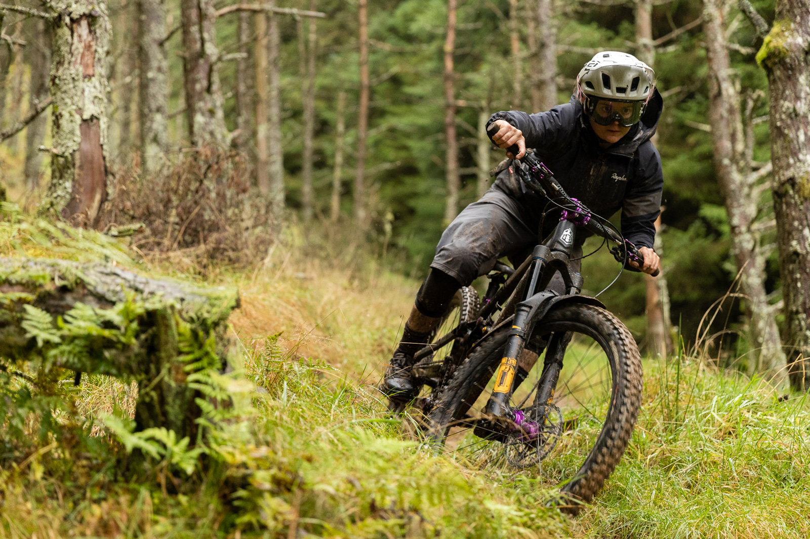 hope hb916 review riding bermed corners tightly spaced dynamic rising style roomy cockpit