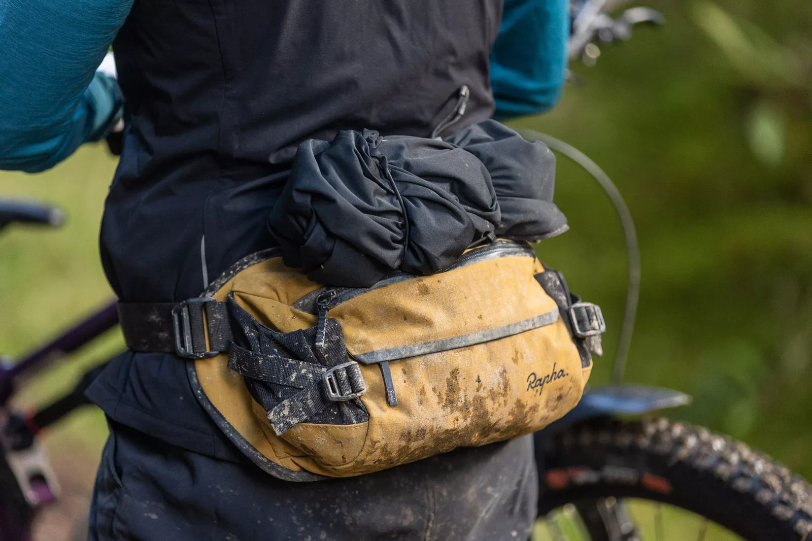rapha mtb trail hip pack