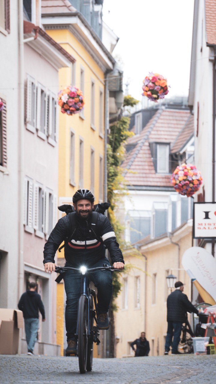 BH Bikes Core Cross up the street light on