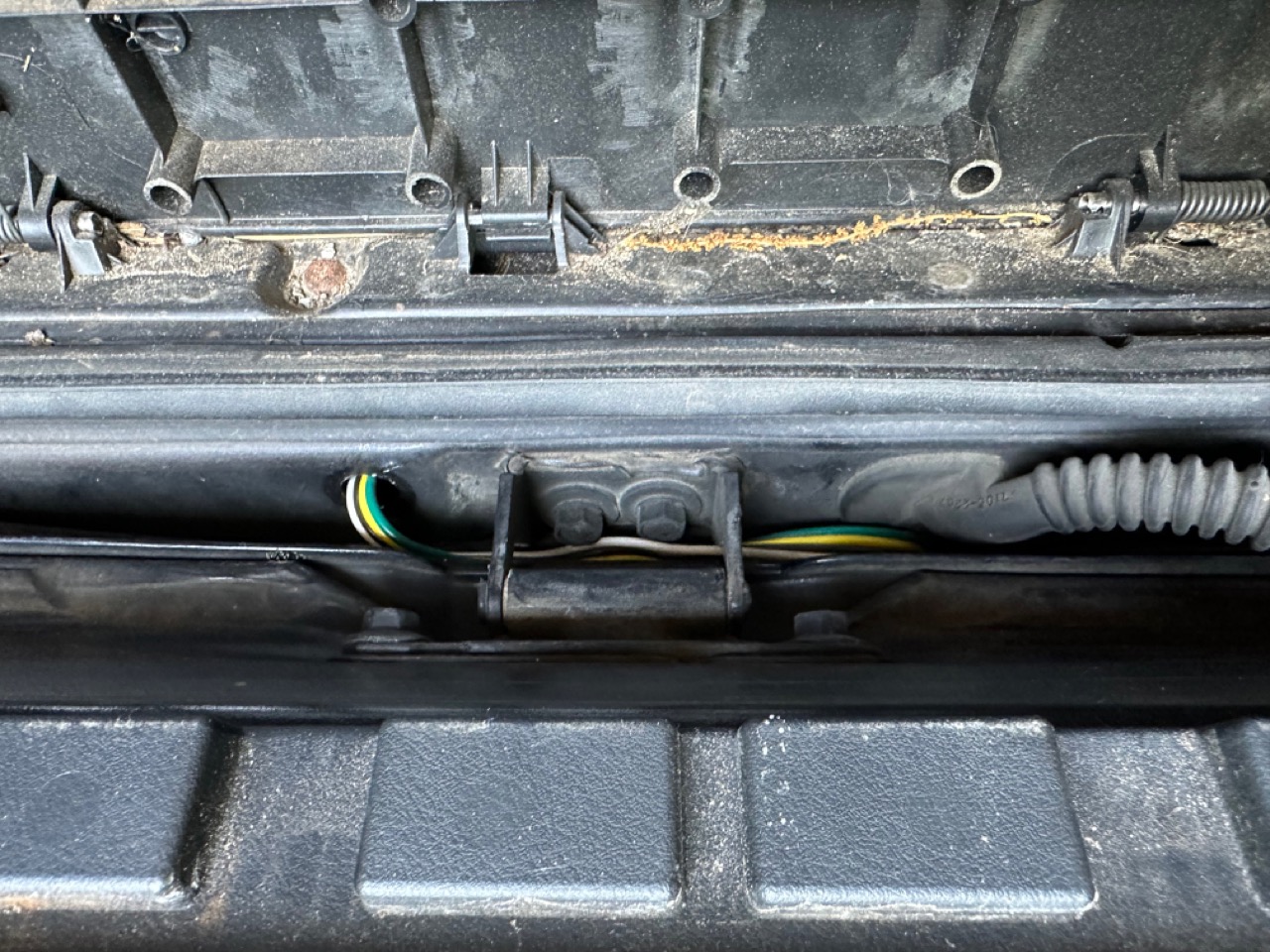how to route wire through tailgate on Honda Element