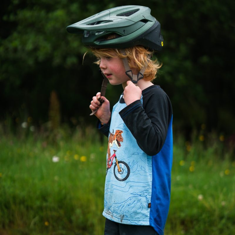 KRS Windproof Kids MTB Jersey dino bucking helme