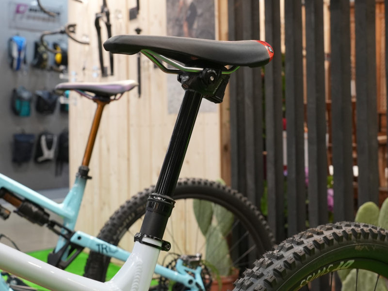KS Circuit wireless remote dropper seatpost closeup details
