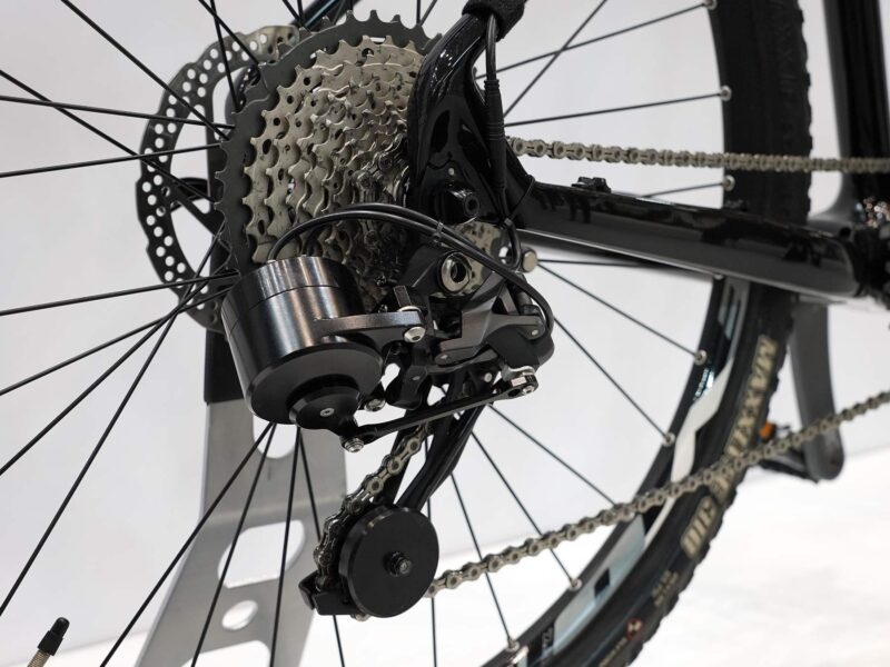AirShif automatically shifting rear derailleur