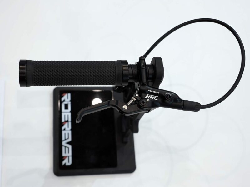 RideRever Arc hydraulic disc brake lever for smaller hands with short reach