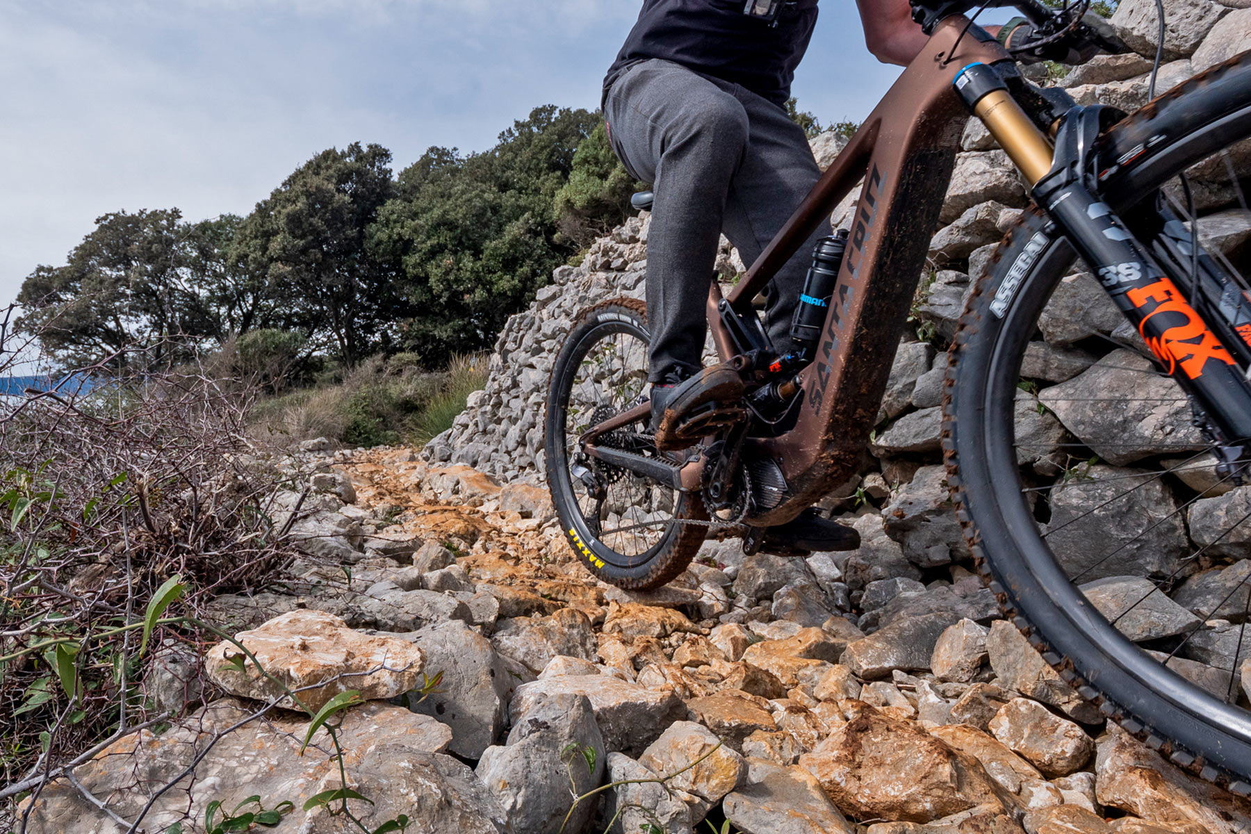 Next-gen Shimano eMTB ebikes transformed with AutoShift FreeShift automatic shifting, powered by LinkGlide, EP-801 & 11sp XT Di2, photo by Dan Milner, detail