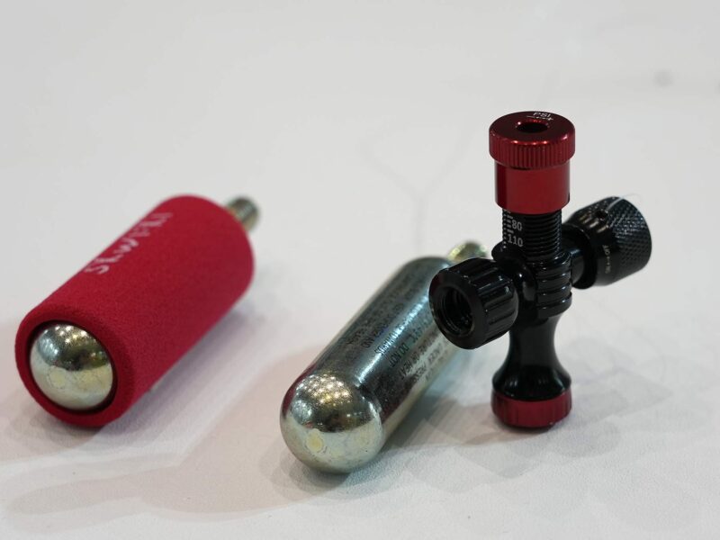 CO2 chuck that lets you adjust air pressure being put into bicycle tire
