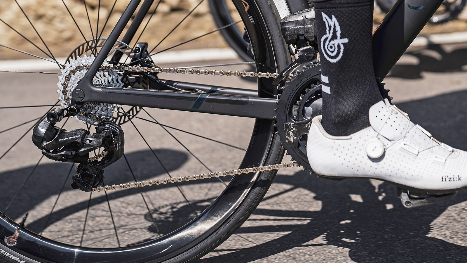 2023 Campagnolo Super Record Wireless gruppo, electronic-shift hydraulic disc brake 12-speed road bike drivetrain, riding