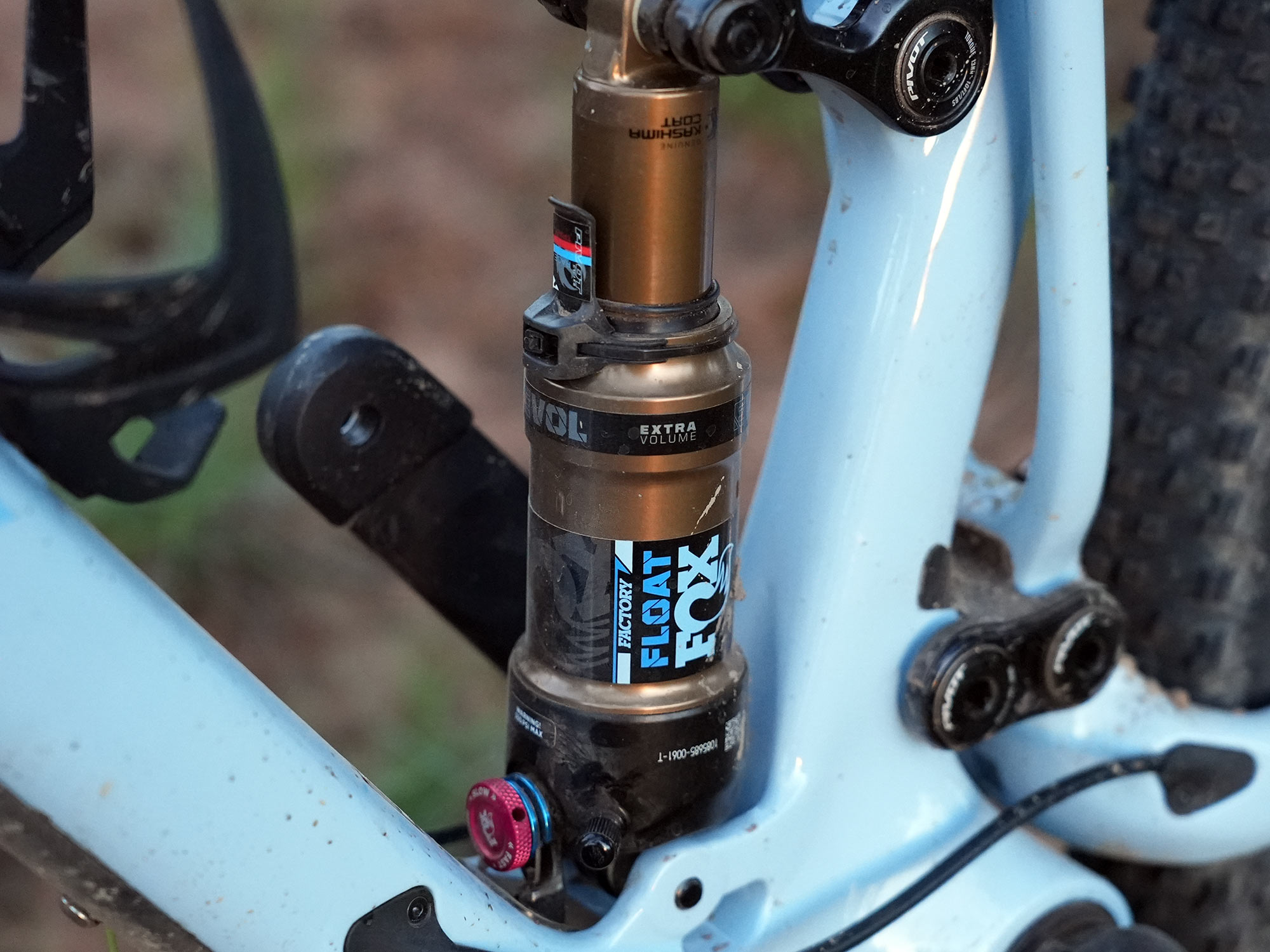 closeup details of 2023 pivot mach 4sl xc mountain bike