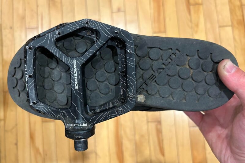 Comparing a flat pedal's platform to the sole of a flat pedal shoe