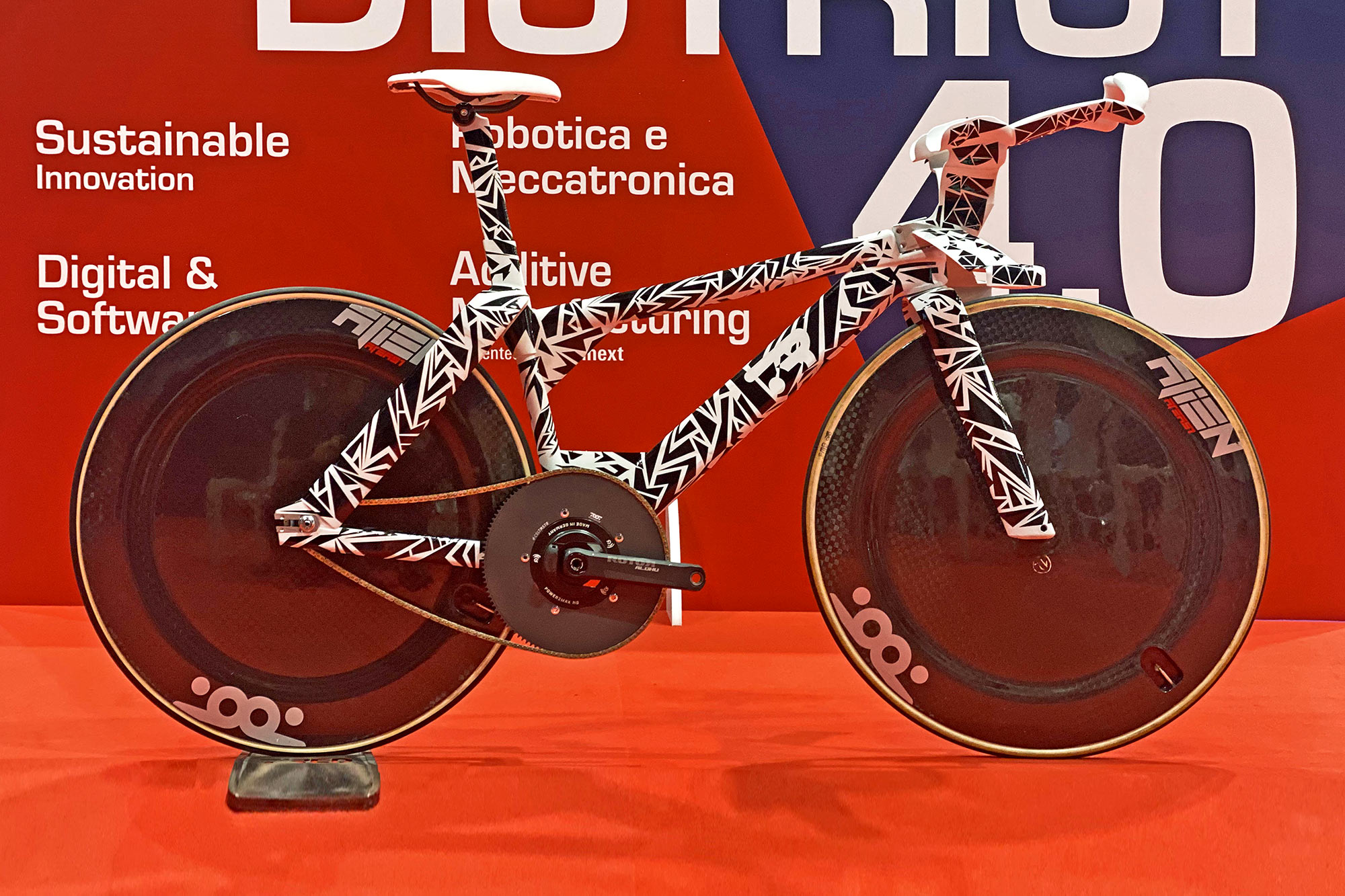 TRed X23 Swanigami individualized aerodynamics 3D-printed scandium aluminum alloy track bike prototype