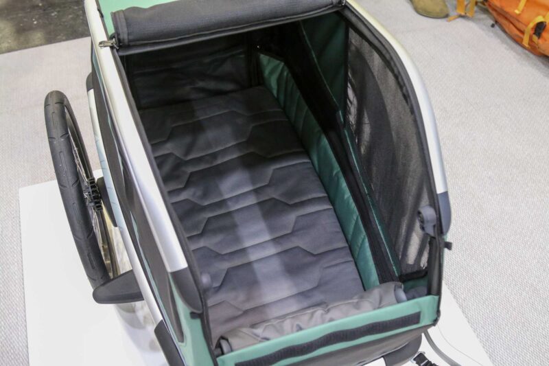 New Thule Bexey Dog trailer