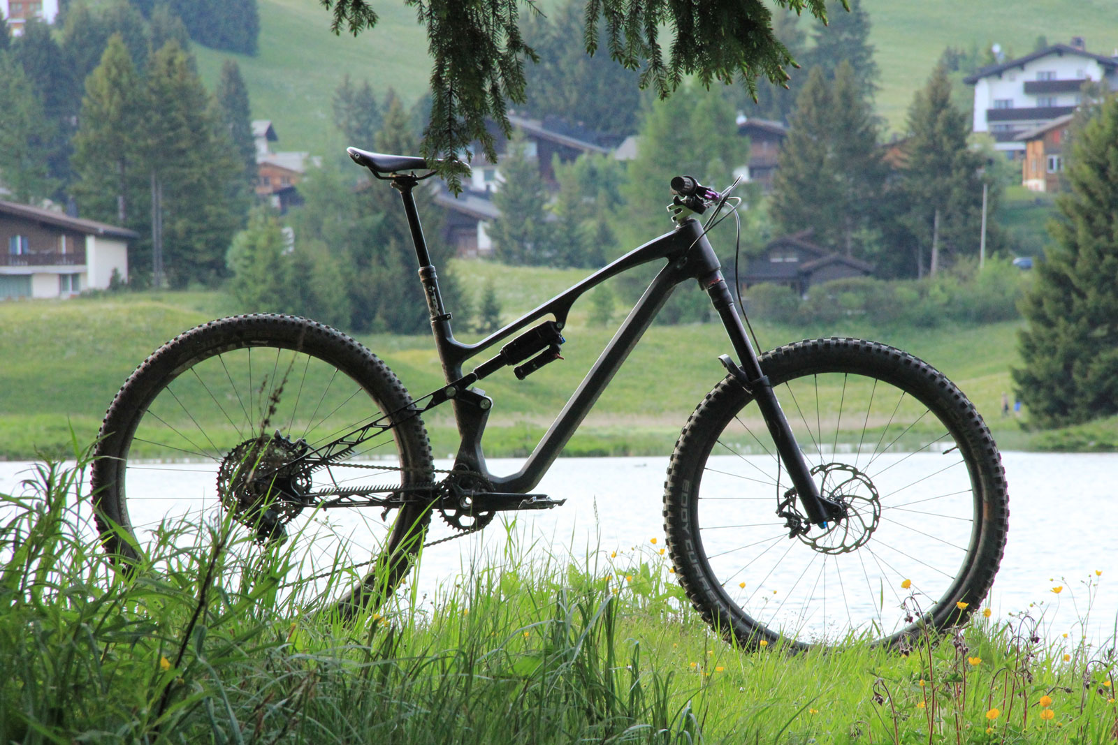 gamux trail mtb prototype 150mm travel carbon front triangle cnc machined rear horst-link